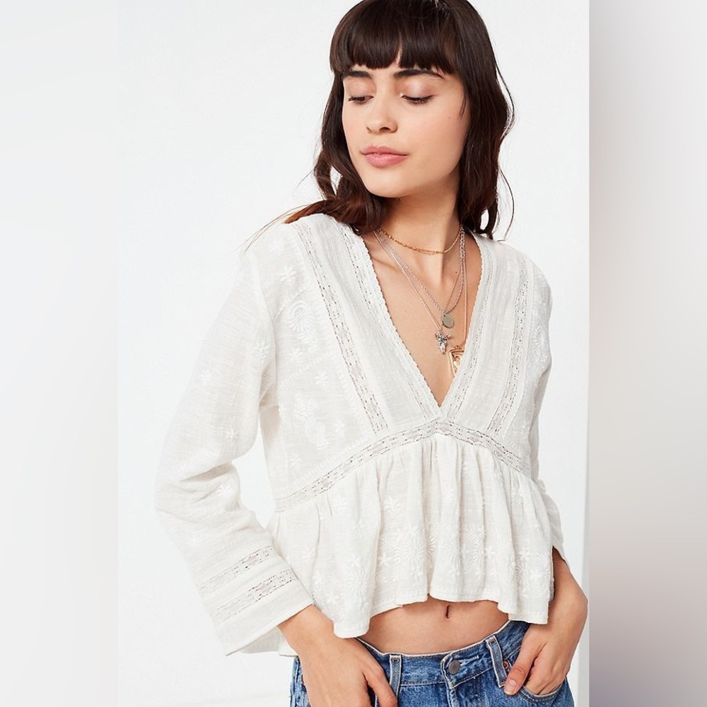 Cropped lace long sleeve blouse by Urban Outfitters X Small